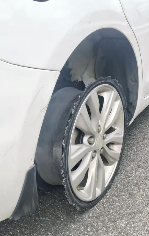 車主回應開車輪胎磨剩輪轂 胎壓報警未察覺